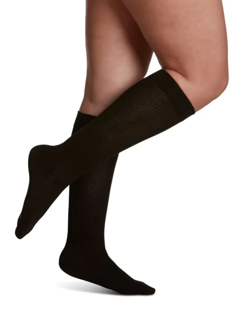 Bas de compression 15-20mmhg Sigvaris 146 Coton décontracté pour femme (Mollet) – Image 2