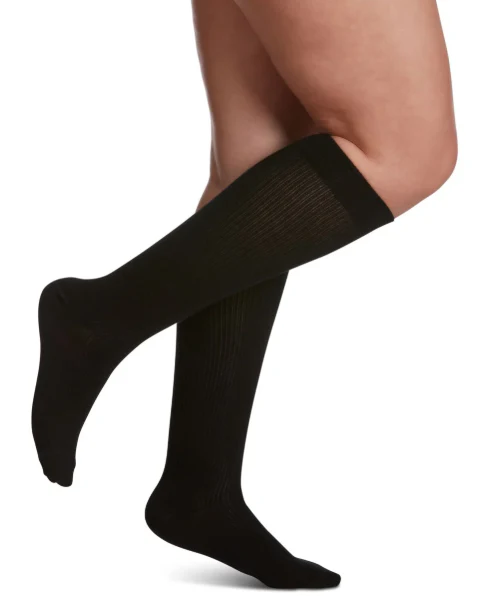 Bas de compression 15-20mmhg Sigvaris 146 Coton décontracté pour femme (Mollet) – Image 5