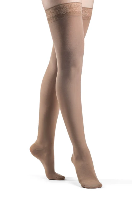 Bas de compression 20-30mmhg Sigvaris 842 Soft Opaque pour femme (Mi-cuisse) – Image 3